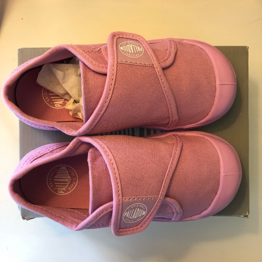 Palladium Pampa Oxford Velcro shoes.